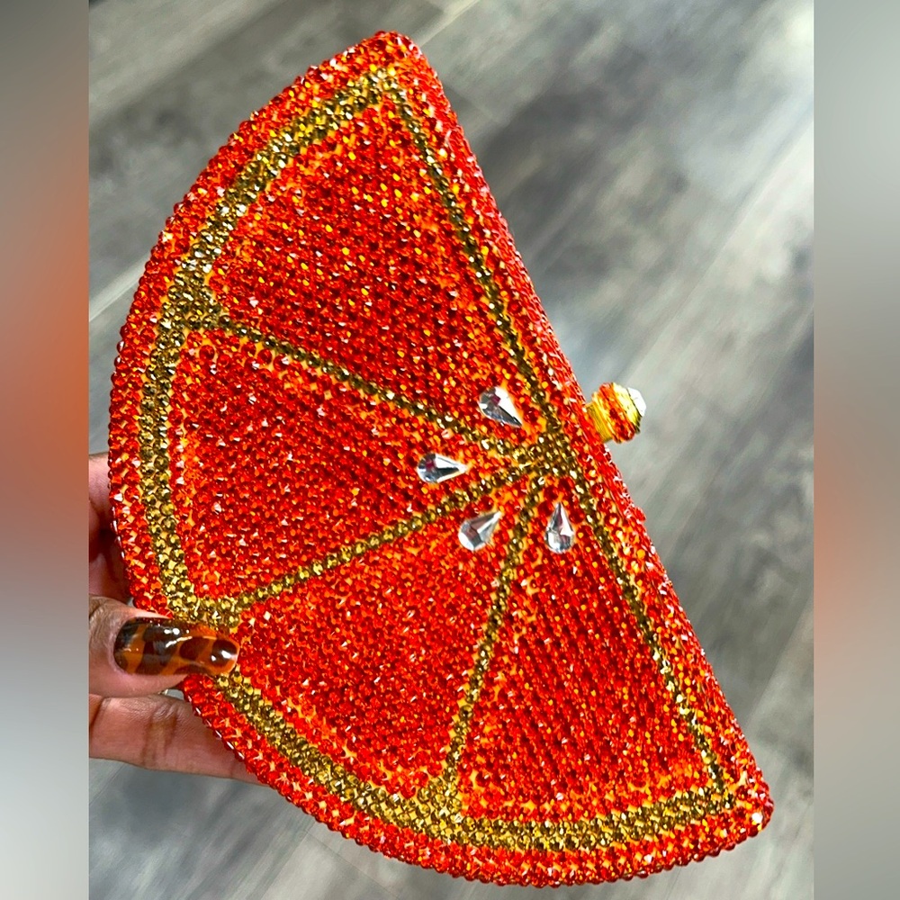 A slice of orange clutch